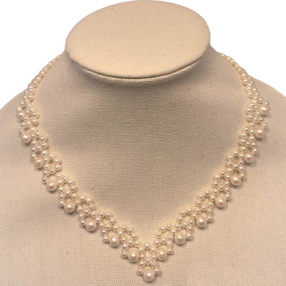Stylish Pearl Necklace - Picture 5 of 5